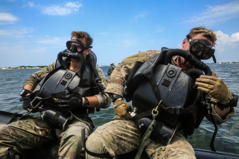 US – 10th Special Forces Group – Airborne Dive Teams Training