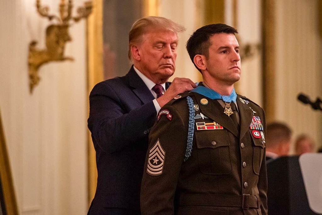 do medal of honor recipients get any awards