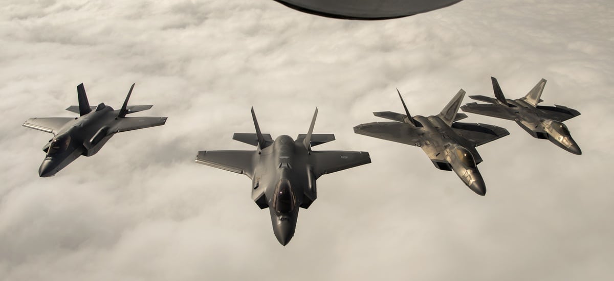 Two F-35s (Left) alongside two F-22s (Right) (USAF Photo)