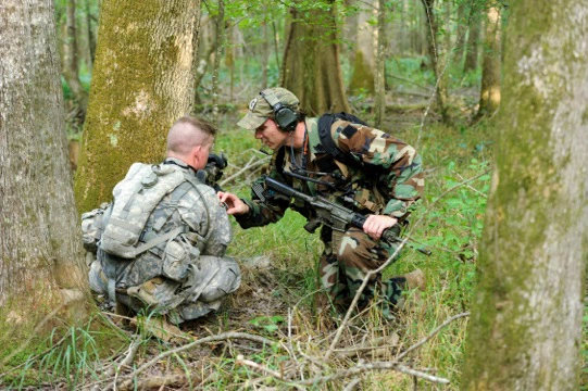 US special forces train soldiers in guerrilla warfare 