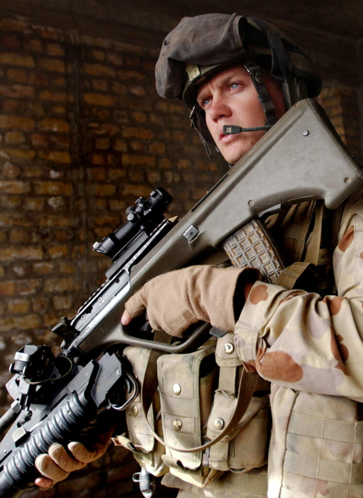 Australian_RAR_soldier_and_his_ 27bullpup 27_rifle