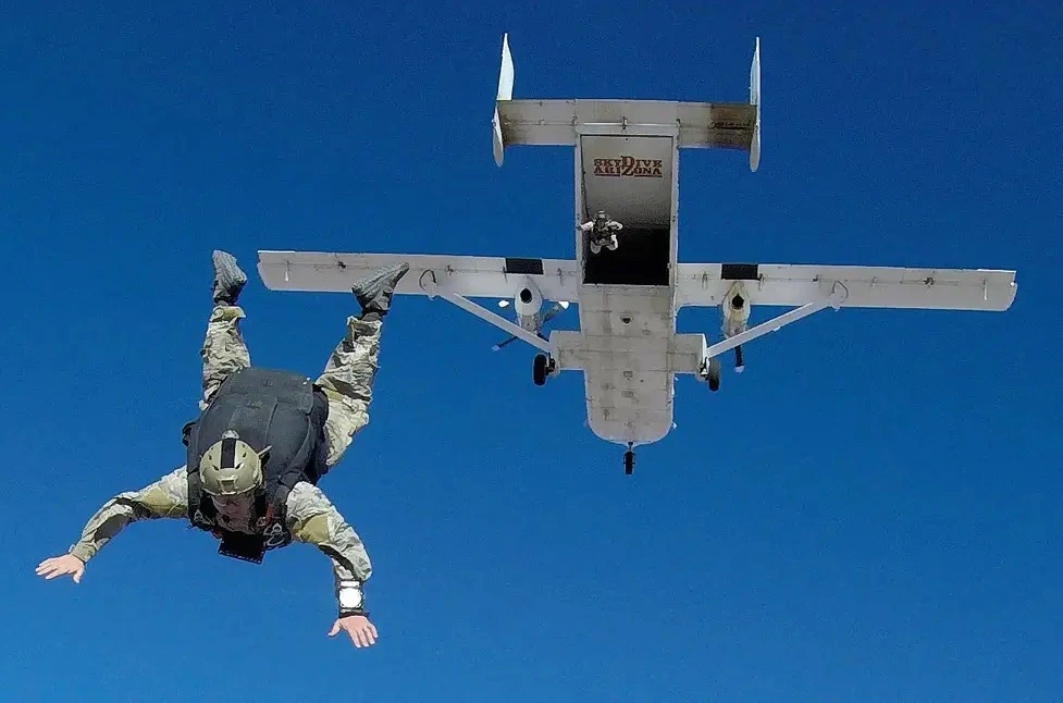 A pipe-hitter jumps from a C-23 Sherpa