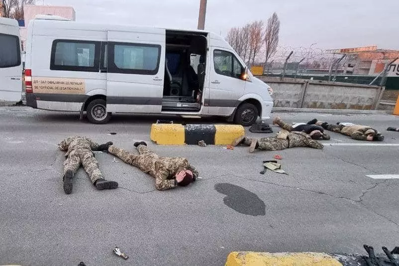 thieves disguised as Ukrainian soldiers