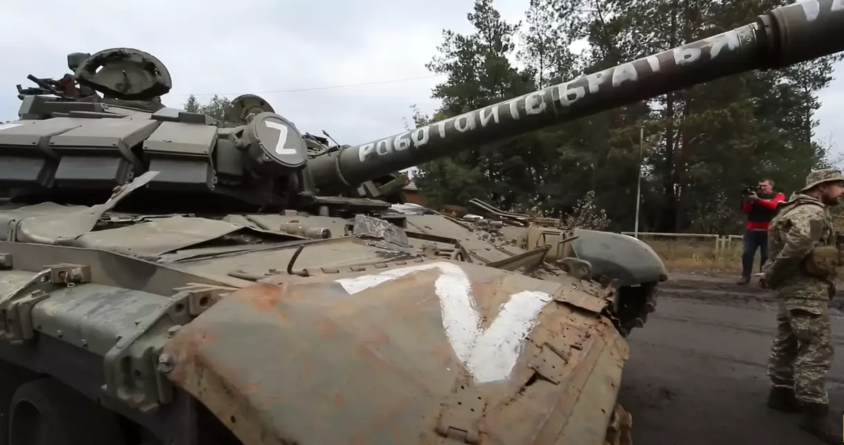 abandoned Russian tanks in Izyum
