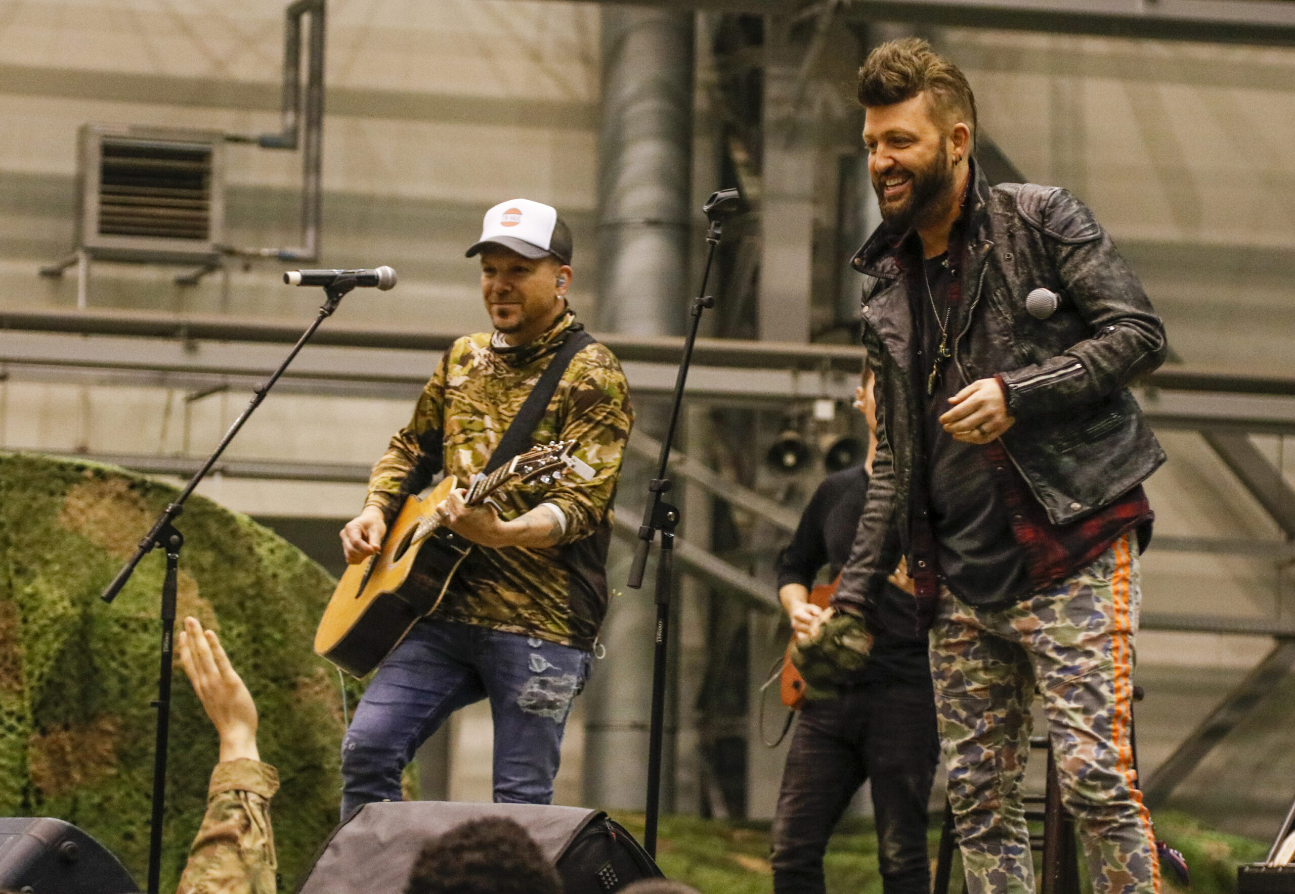 LOCASH performs for U.S. troops 
