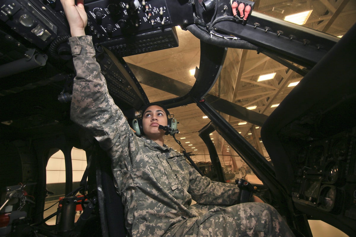 Army Pfc. completes avionics checks