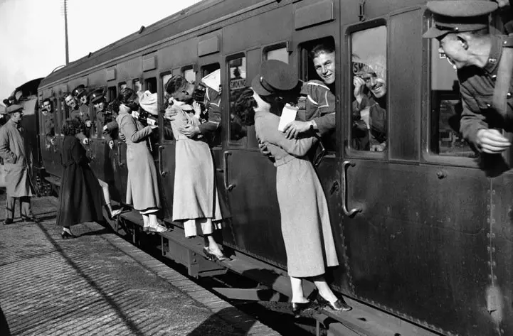 American troops returning home WWII