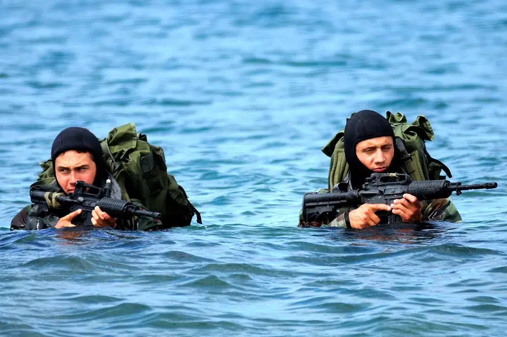 SEAL students beach landing
