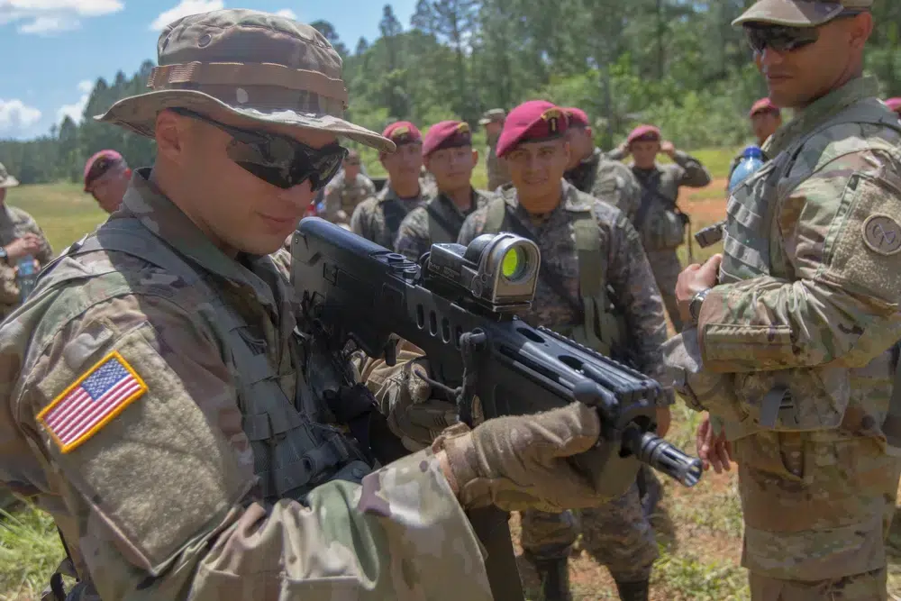 Guatemalan and US troops train with Tavor