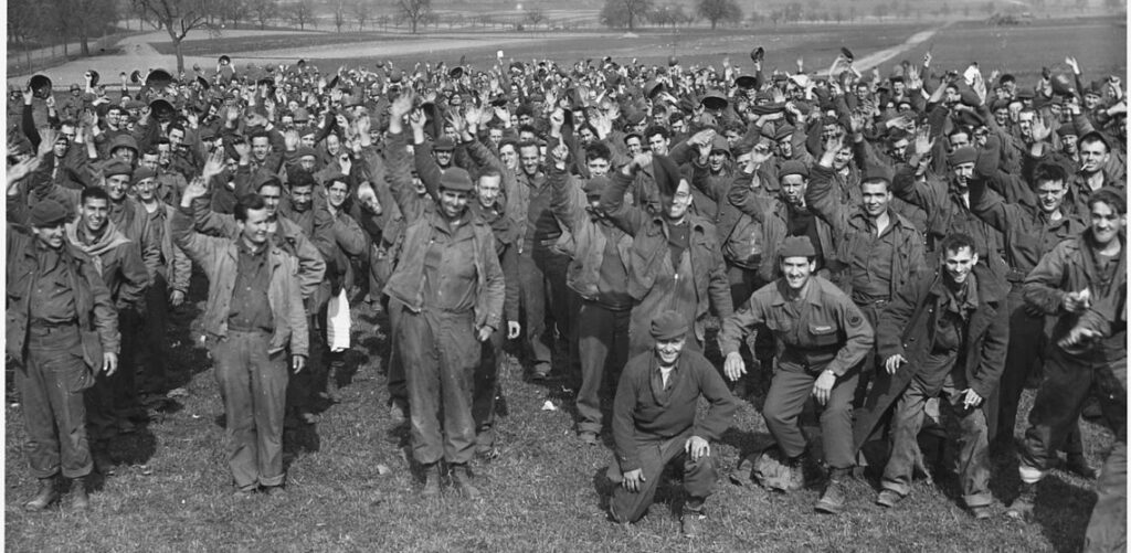 US POWs escape from WWII camp