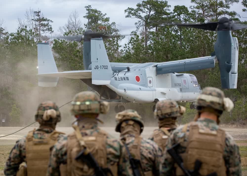 Japanese V-22 Osprey US Marines training
