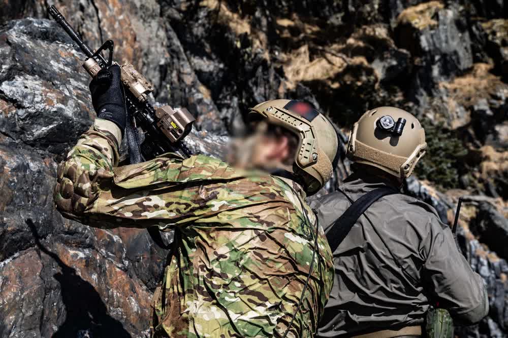Navy SEALs mountaineering training
