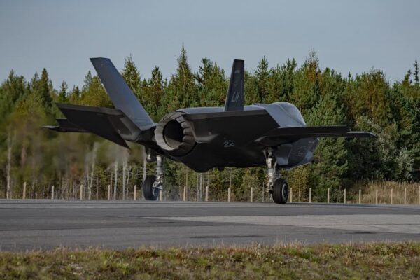 Video: American F-35s landed on a highway near Russia | Sandboxx