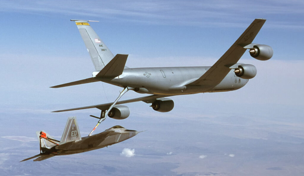 KC-135 refuels F-22