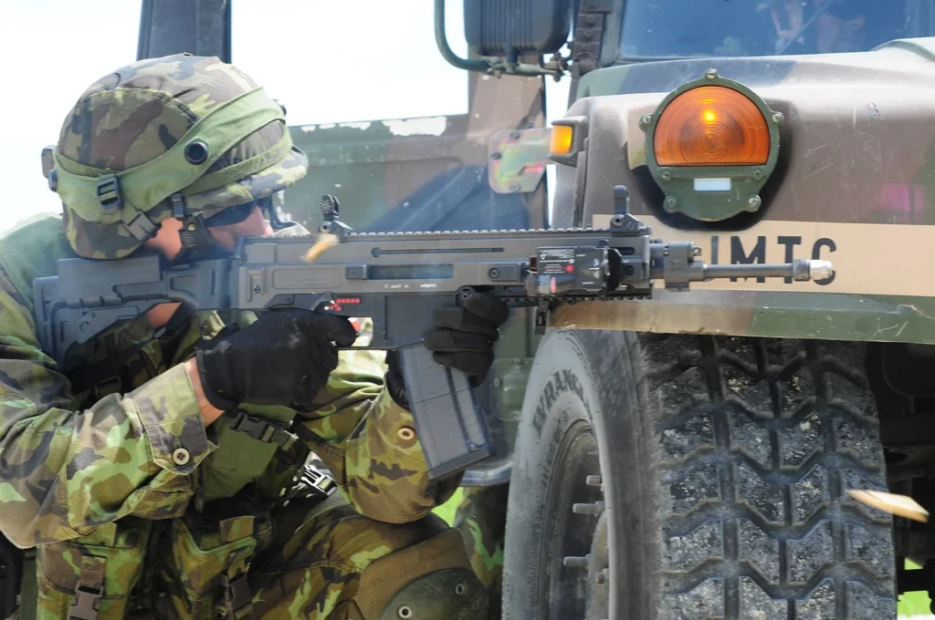 Czech soldier trains with CZ-805 Bren-1