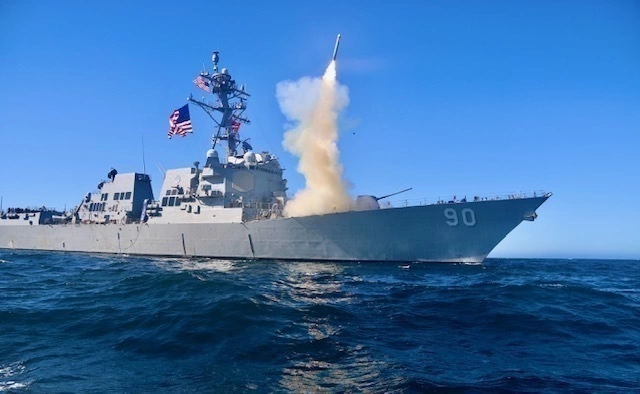 USS Chafee launches Tomahawk missile