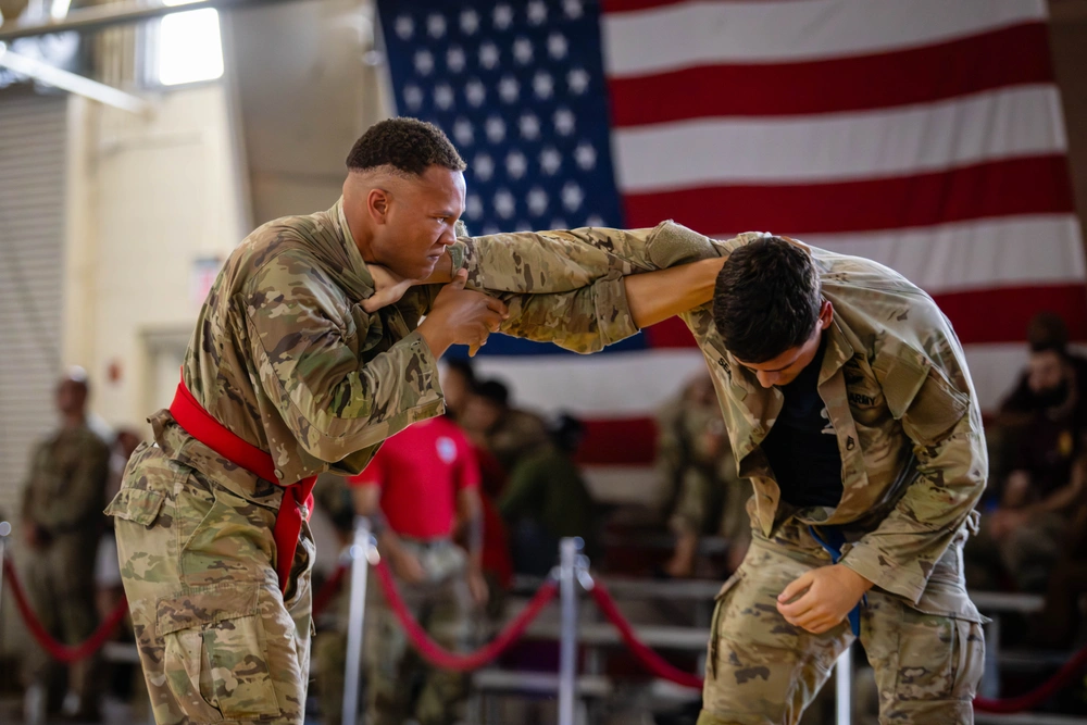 airborne troops hand to hand combat