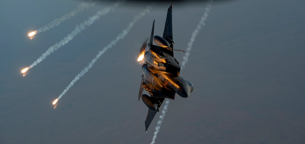 F-15E Strike Eagle deploys flairs