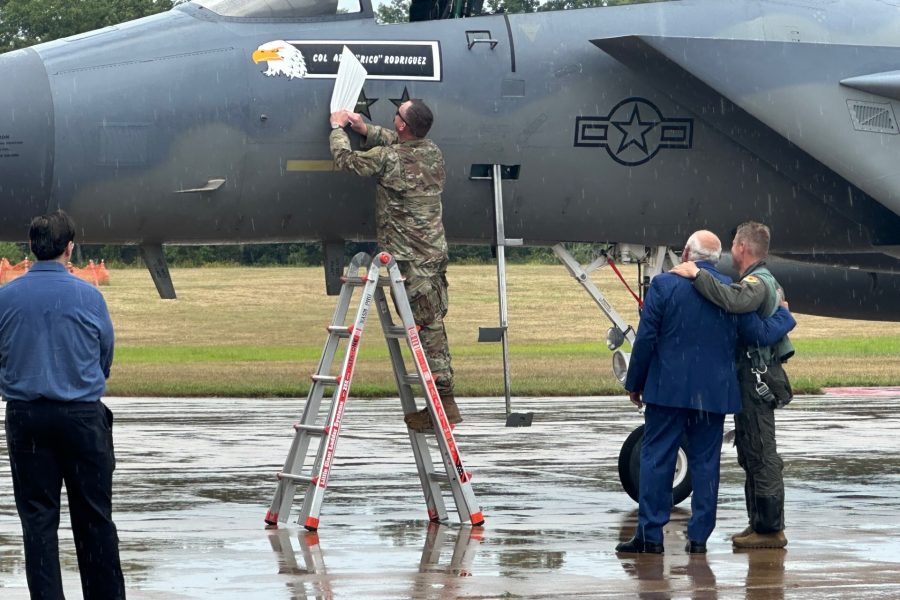 Smithsonian receives F-15