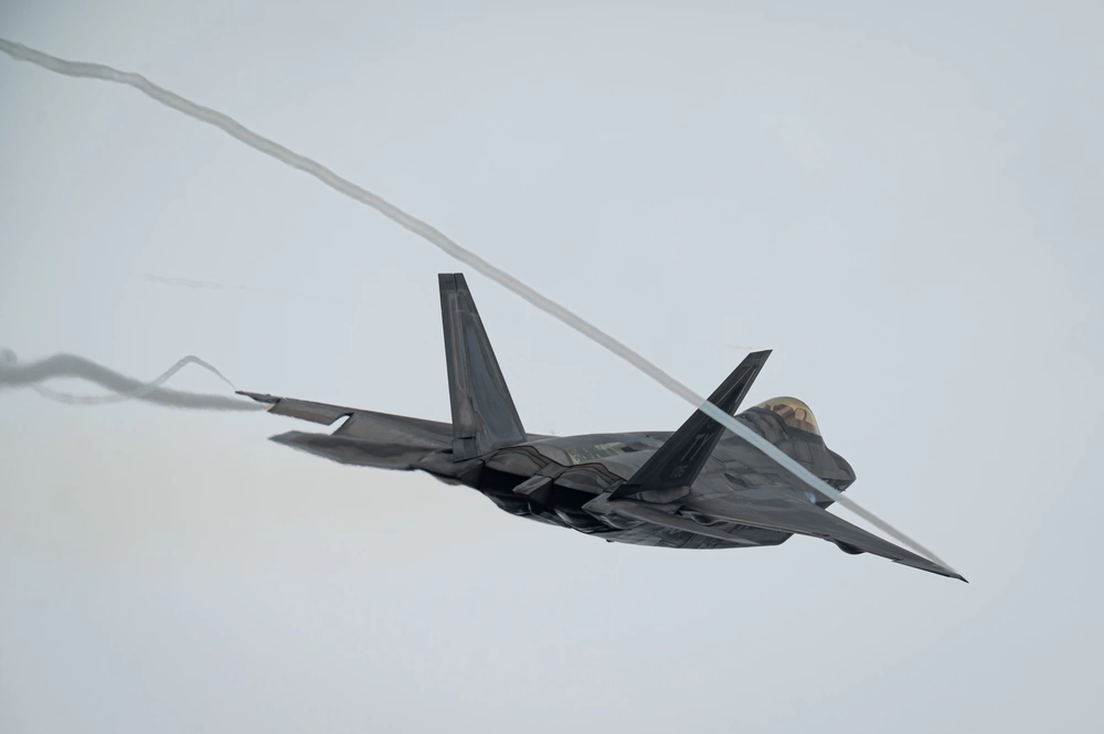 F-22 flying