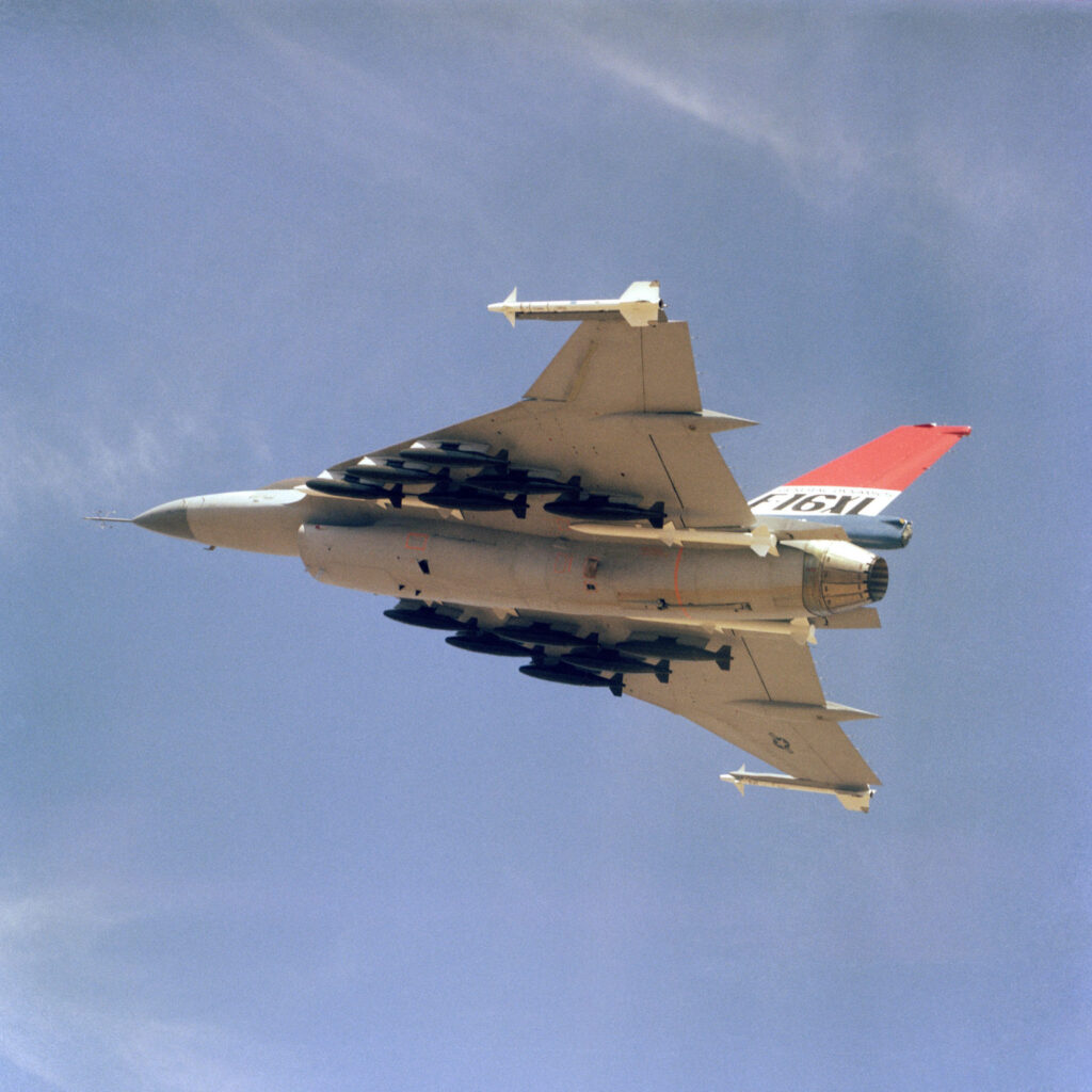 F-16XL with AIM-9 Sidewinder and AIM-7 Sparrows