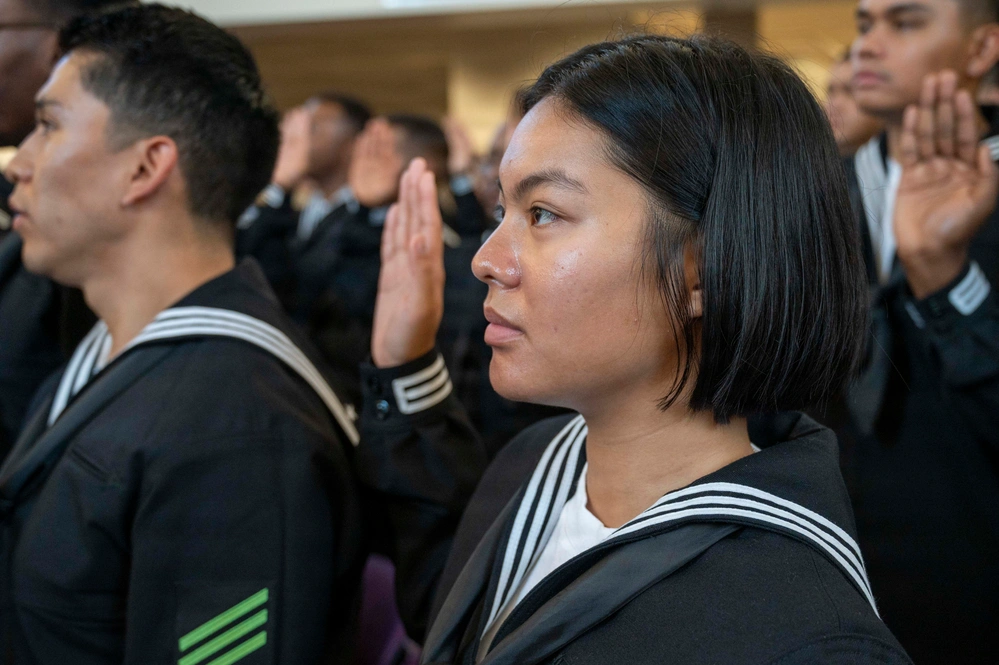Navy recruits take Naturalization Oath of Allegiance