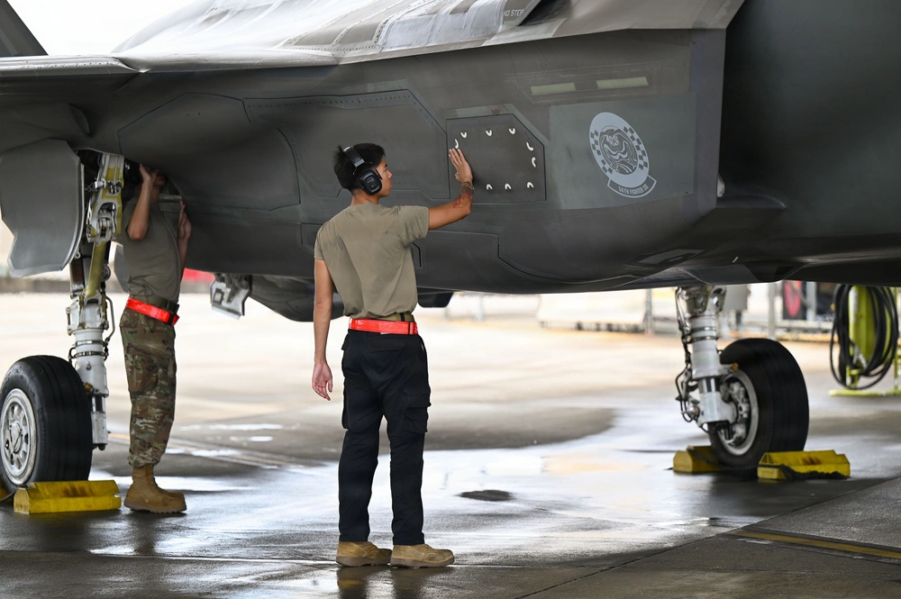 F-35 maintenance check