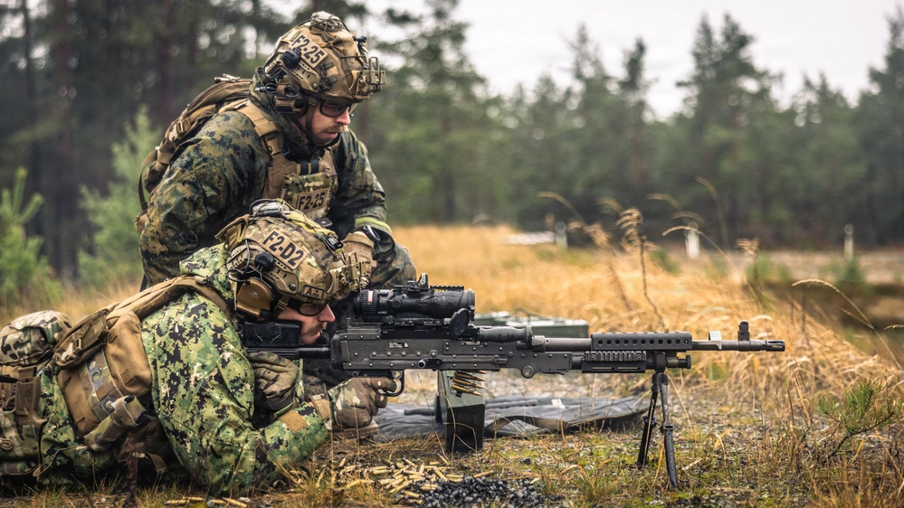 US Marines Finland machine gun training