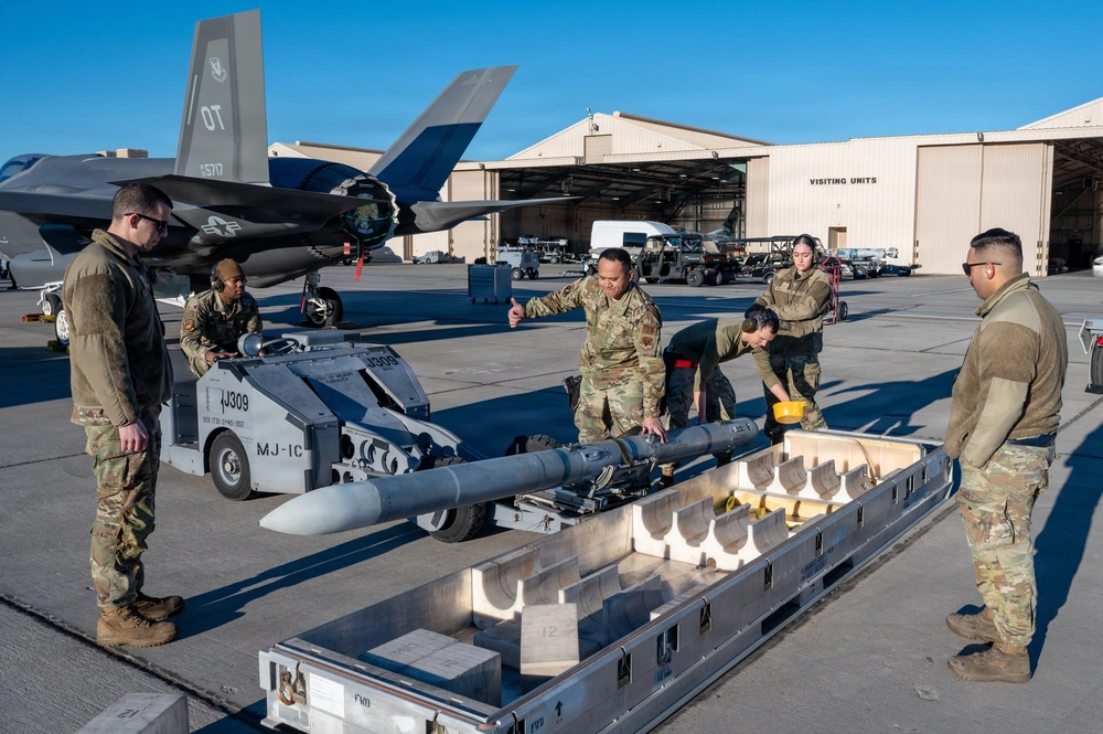 Airmen load crew competition