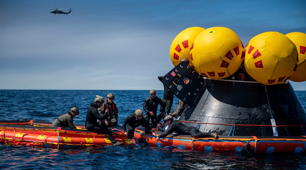Artemis II module sea recovery training