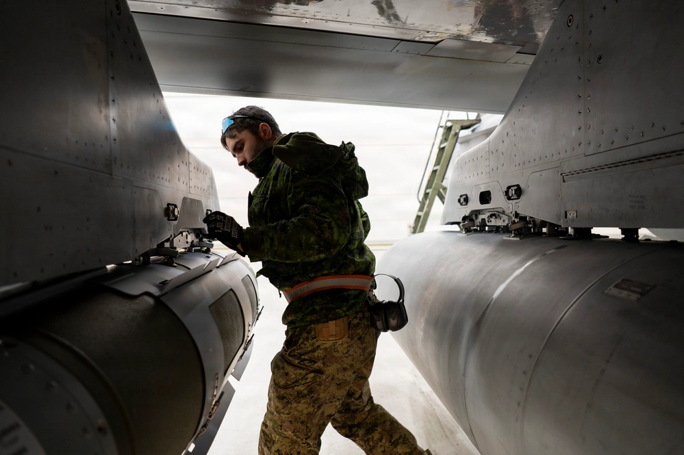 GBU-31 JDAM preparation