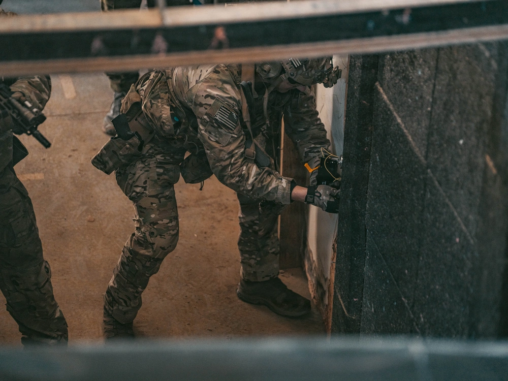 Green Berets door breach