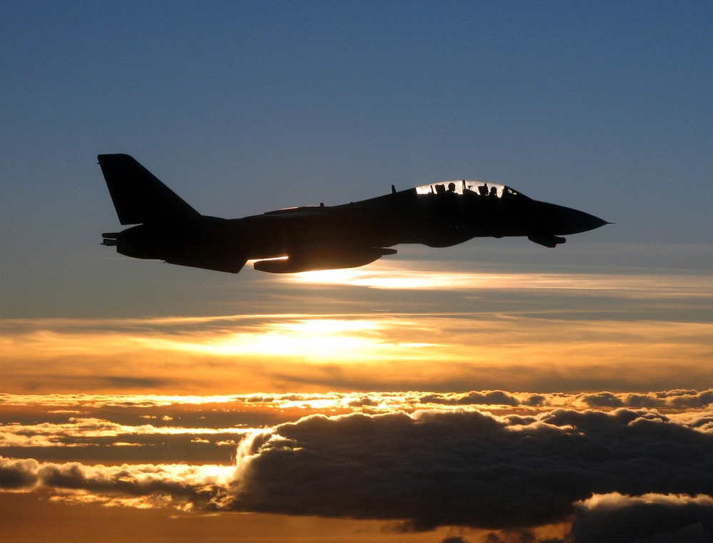 F-14D flying