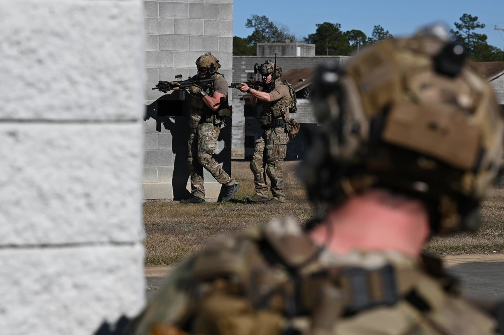 French special operations forces and US Air Force Special Tactics operator train together