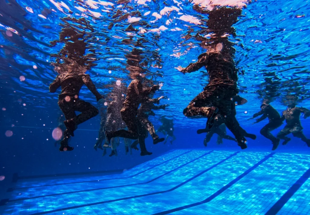 Recon marines swimming qualification