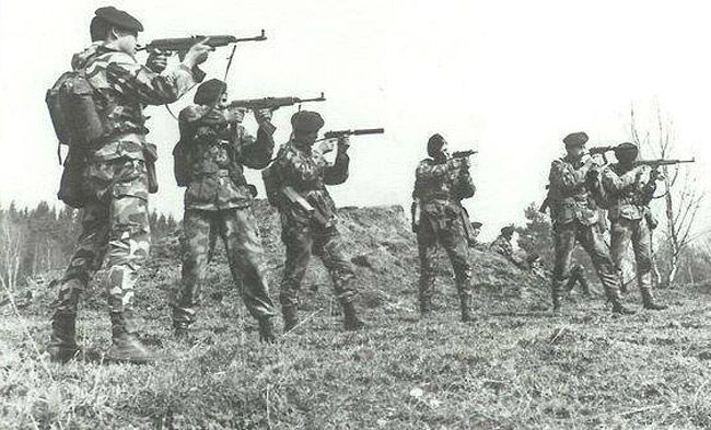 Czechoslovakian soldiers using vz.61 Skorpion