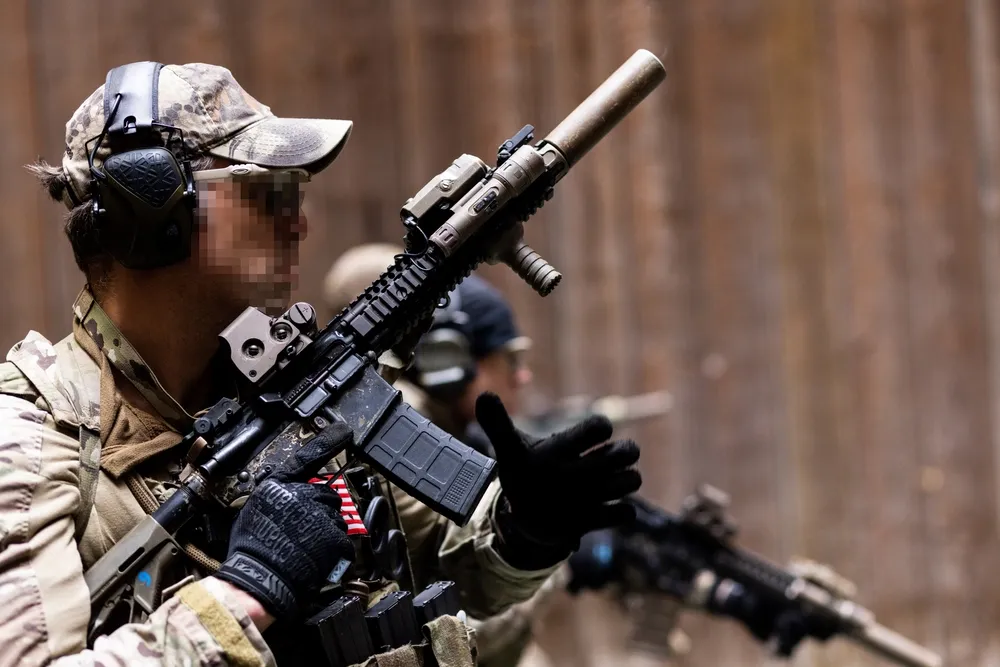 Green Beret fires M4 carbine