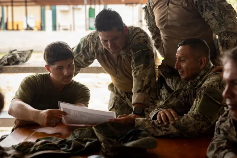US and Ecuadorian Marines prepare raid