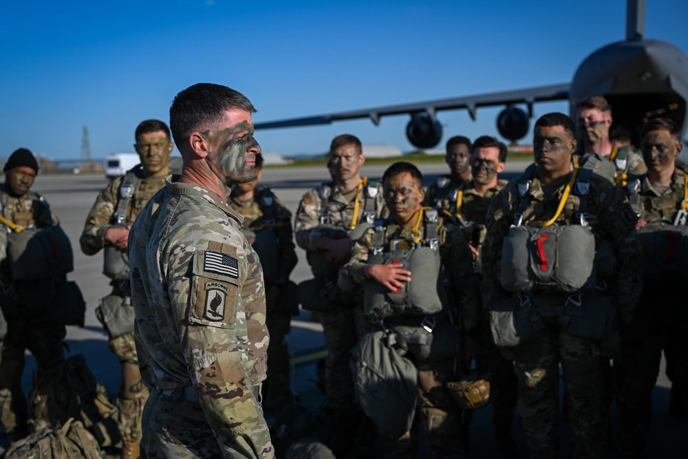 paratroopers boarding C-17