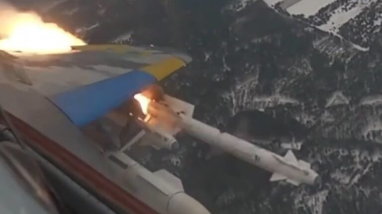 Ukrainian MiG-29 launches R-73 missile