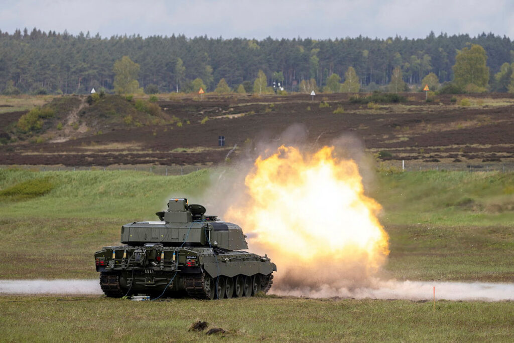 Challenger 3 tank firing cannon