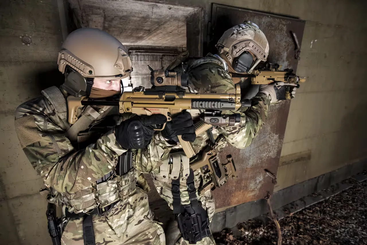 troops with HK MP5